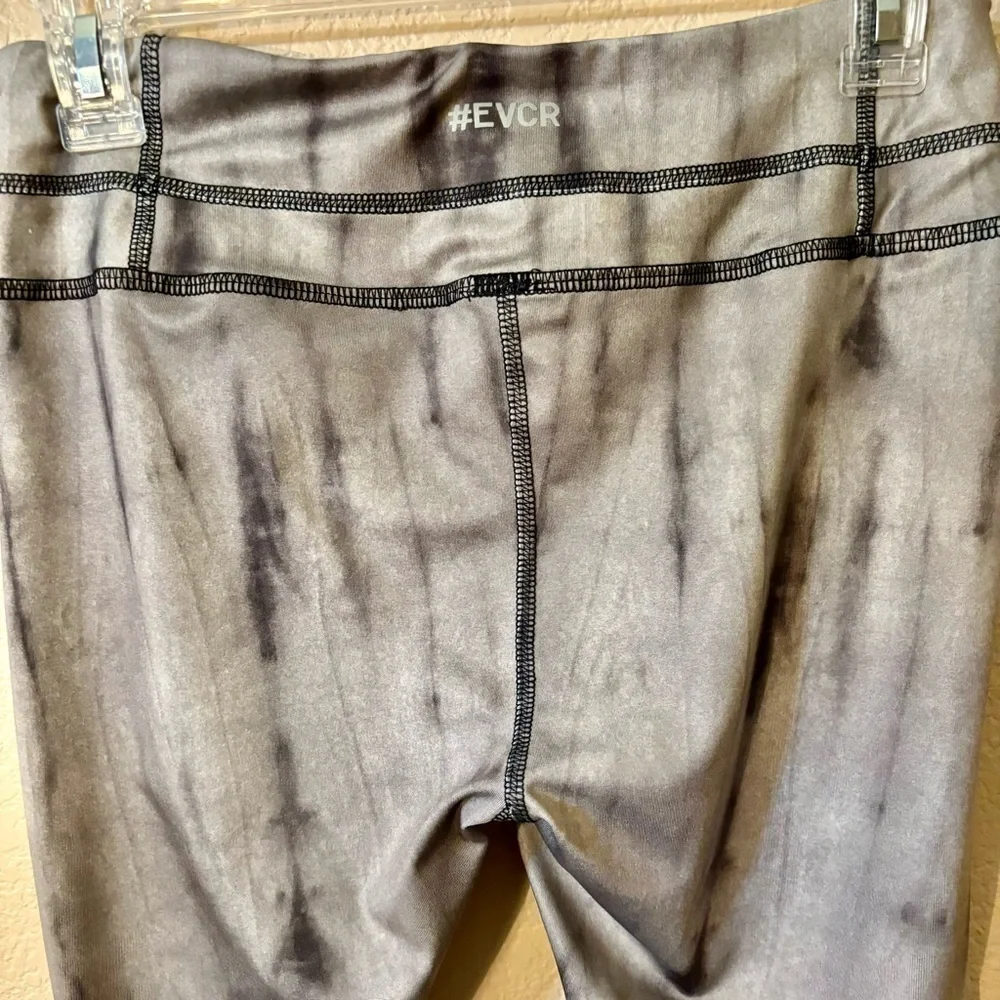 #EVCR Leggings Medium Capris Grey Silver Mineral Wash Design Stretchy Athletic